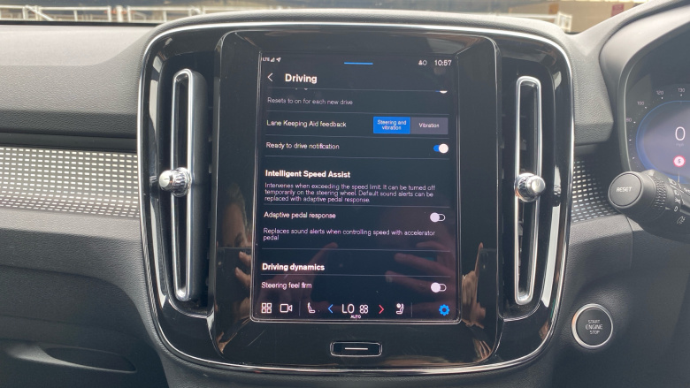 Volvo XC40 2.0 B4P Plus Dark 5dr Auto Petrol Estate